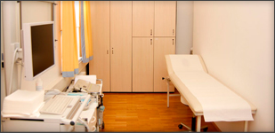 Behandlungsraum der Privatordination Prof. Dr. Okamoto, Hautarzt in Wien